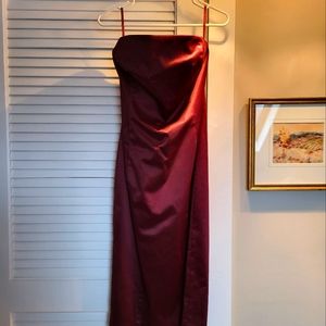 Size 10 strapless satin sheathe dress. Lovely burgundy color